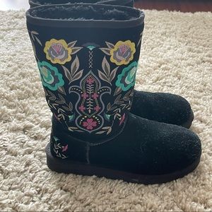 LIMITED EDITION Black Embroidered UGG Boots Size 7
